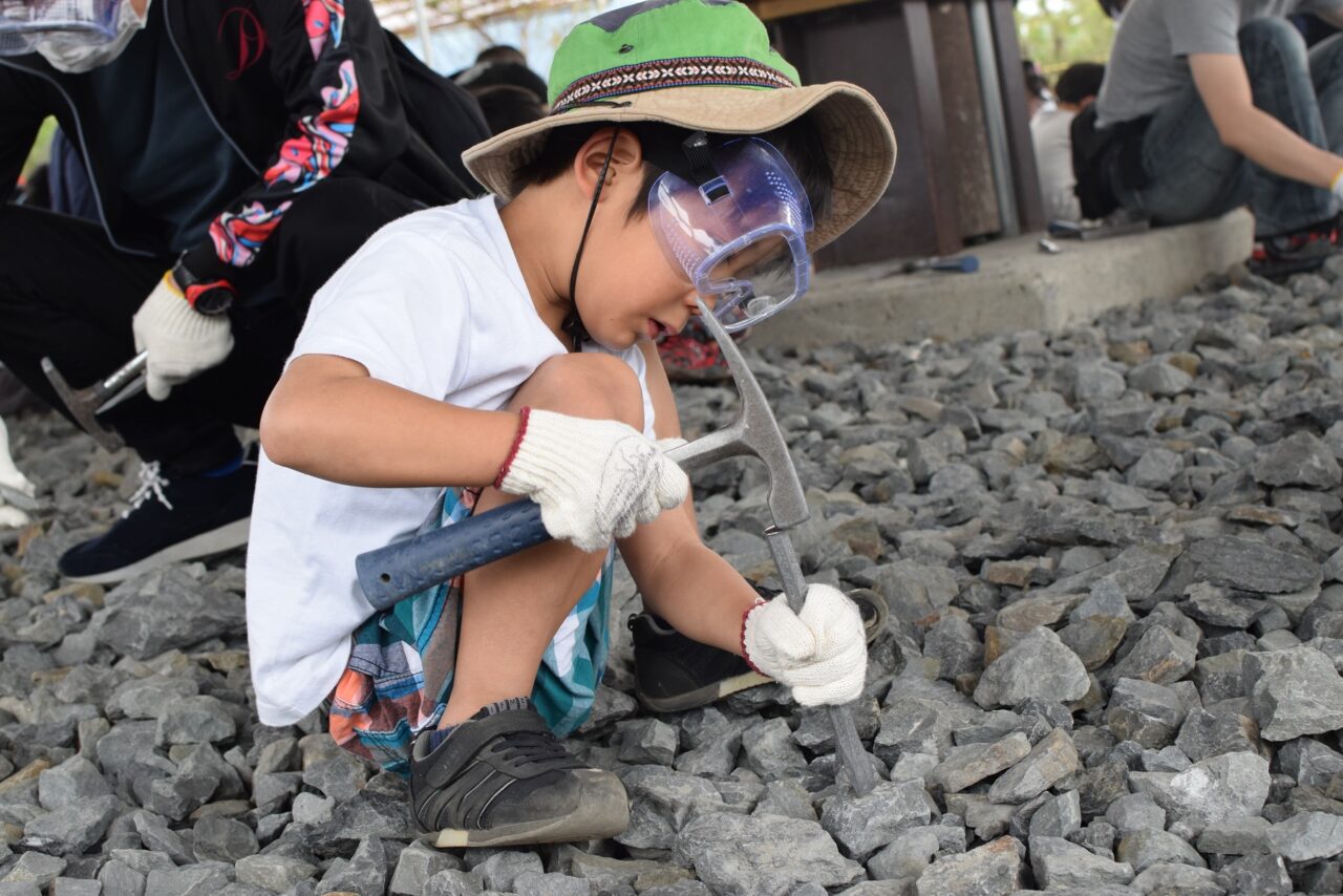 福井県立恐竜博物館　化石発掘体験