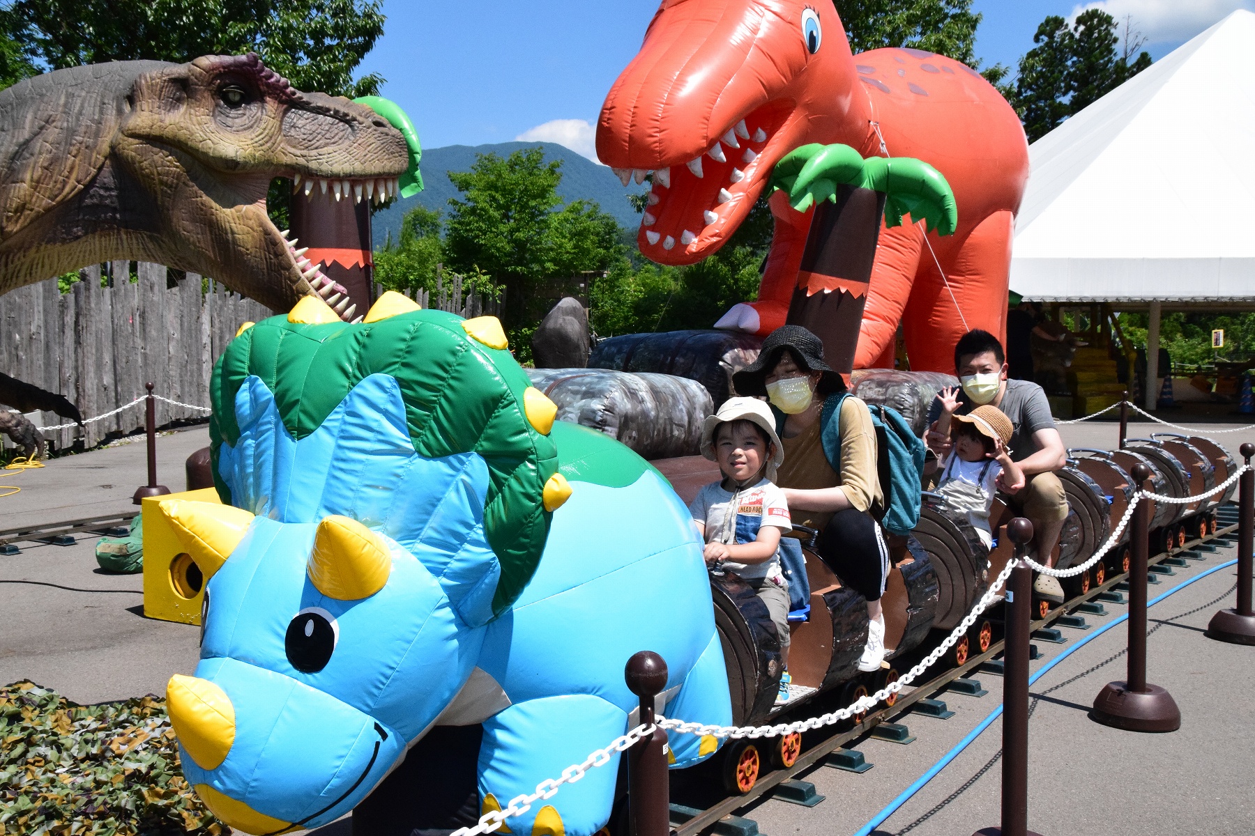 恐竜博物館ディノパークがおがお広場